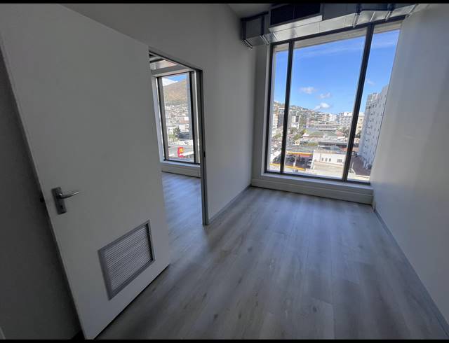 46M² OFFICE TO LET IN SEA POINT